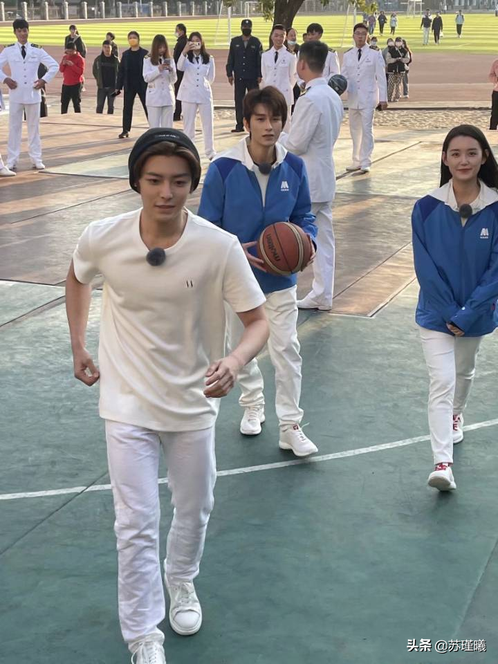 侯明昊打篮球图片(偶遇侯明昊"集美大学"打篮球,化身阳光运动系校草