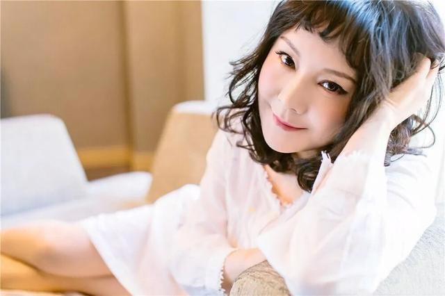 54岁《红楼梦》晴雯近况，替夫还债千万！泪崩自述丈夫死后租房住