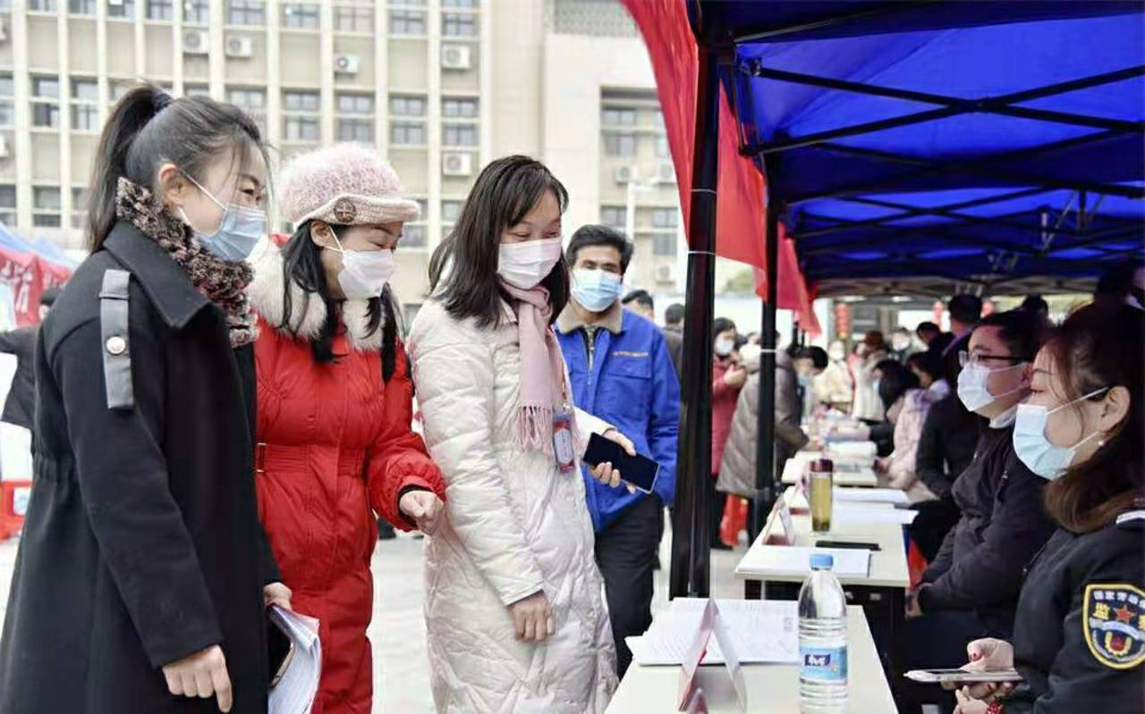 上海又放“大招”，这些高校学生能直接落户，还能吸引人才吗？