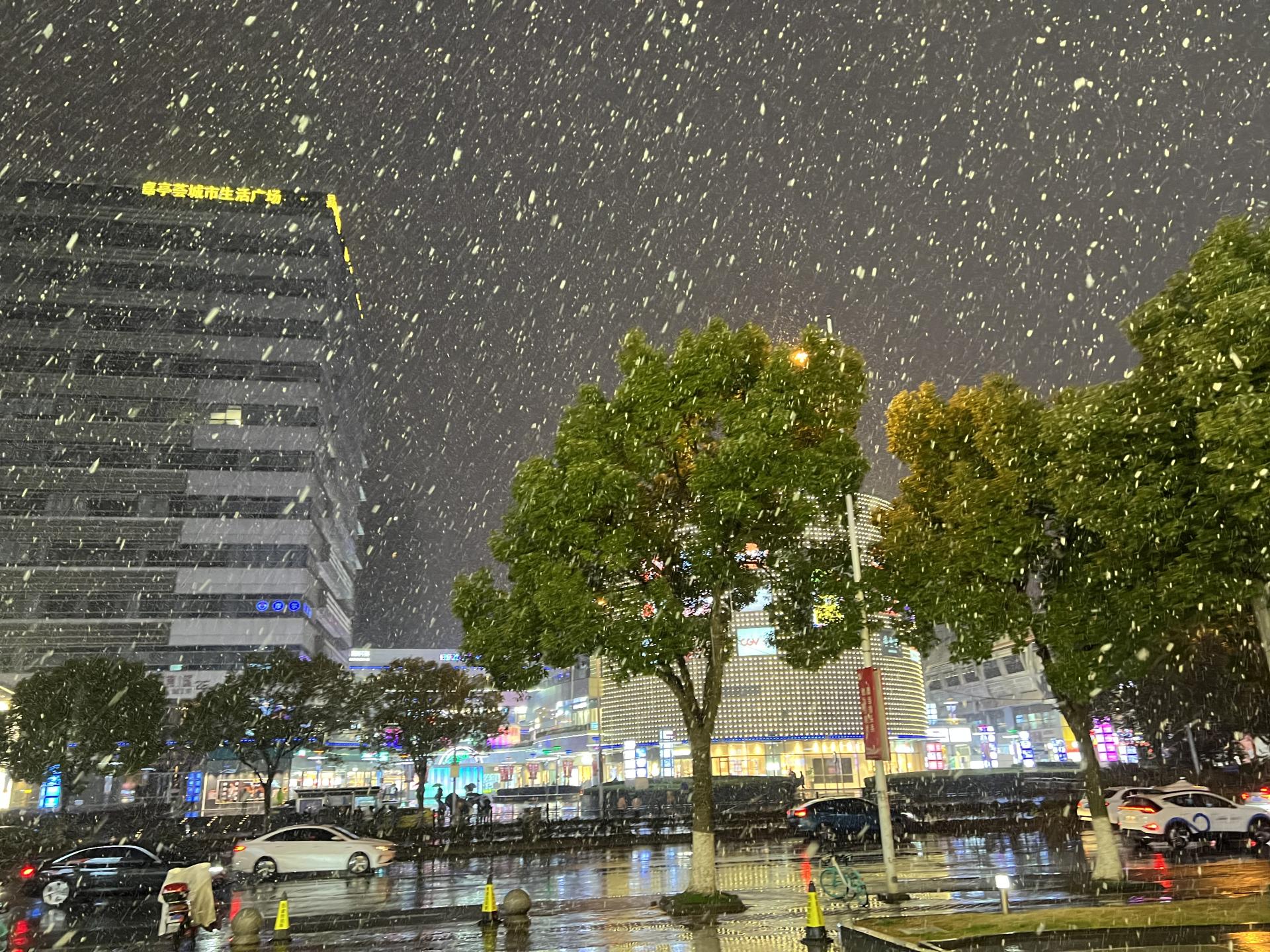 预报天气有多难？为啥南京暴雪接连“失约”，真的是报不准吗？