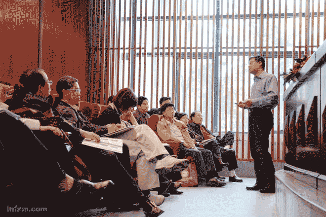 评论员吴大辉，他憨厚的外表下，笨拙地表达中，爆出巨量的惊喜