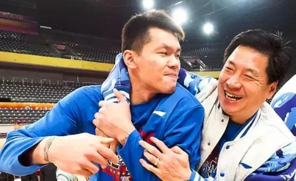 女生為什么喜歡看cba（我為什么現在越來越喜歡看CBA而不喜歡看NBA了）