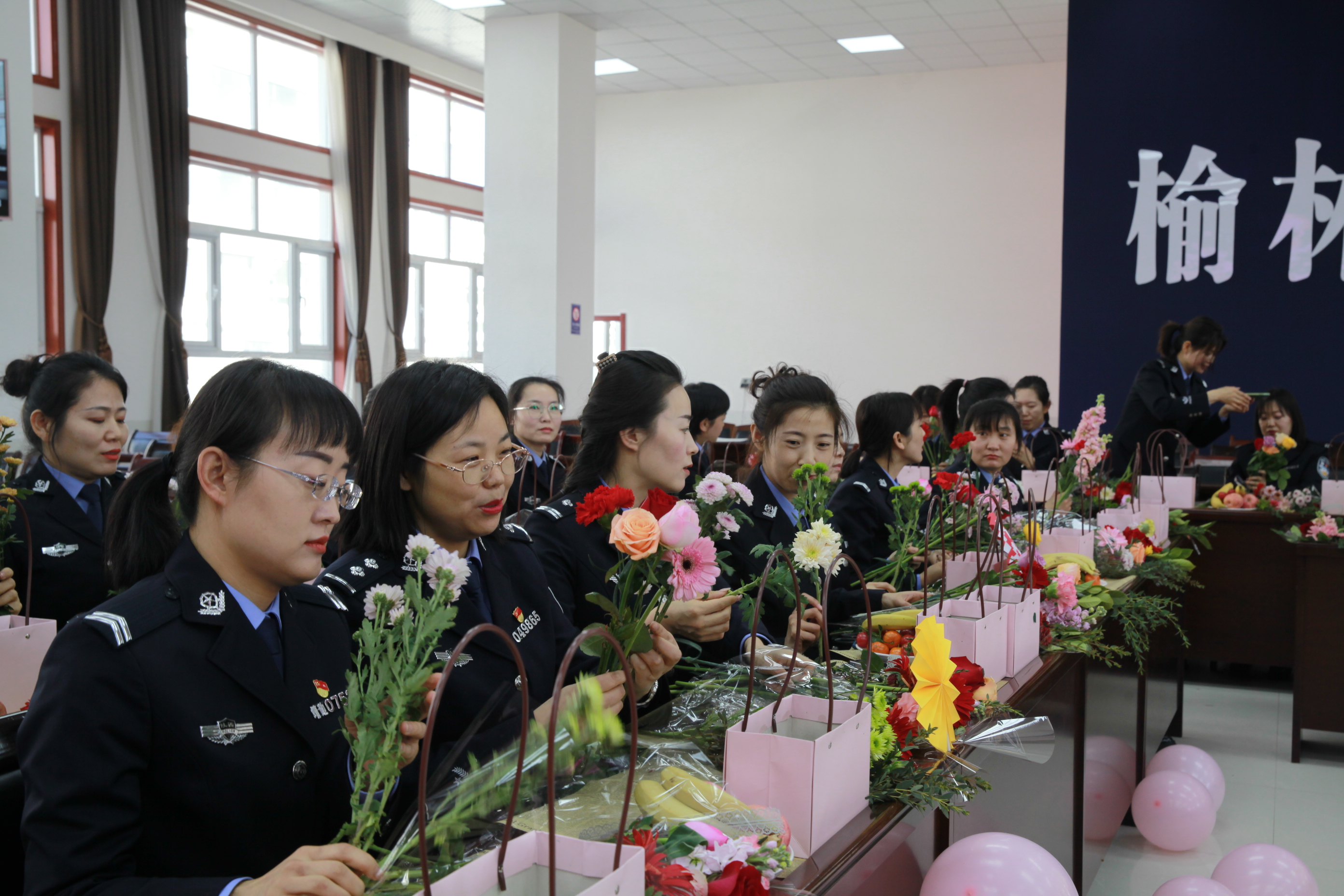 铿锵警花印初心 灼灼芳华绽警营——靖边县公安局开展庆祝“三八”妇女节系列活动