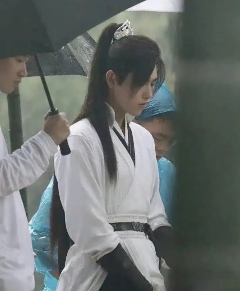 千玺转移重心？何炅英雄救美却被打？阿瑟再次家庭聚会？