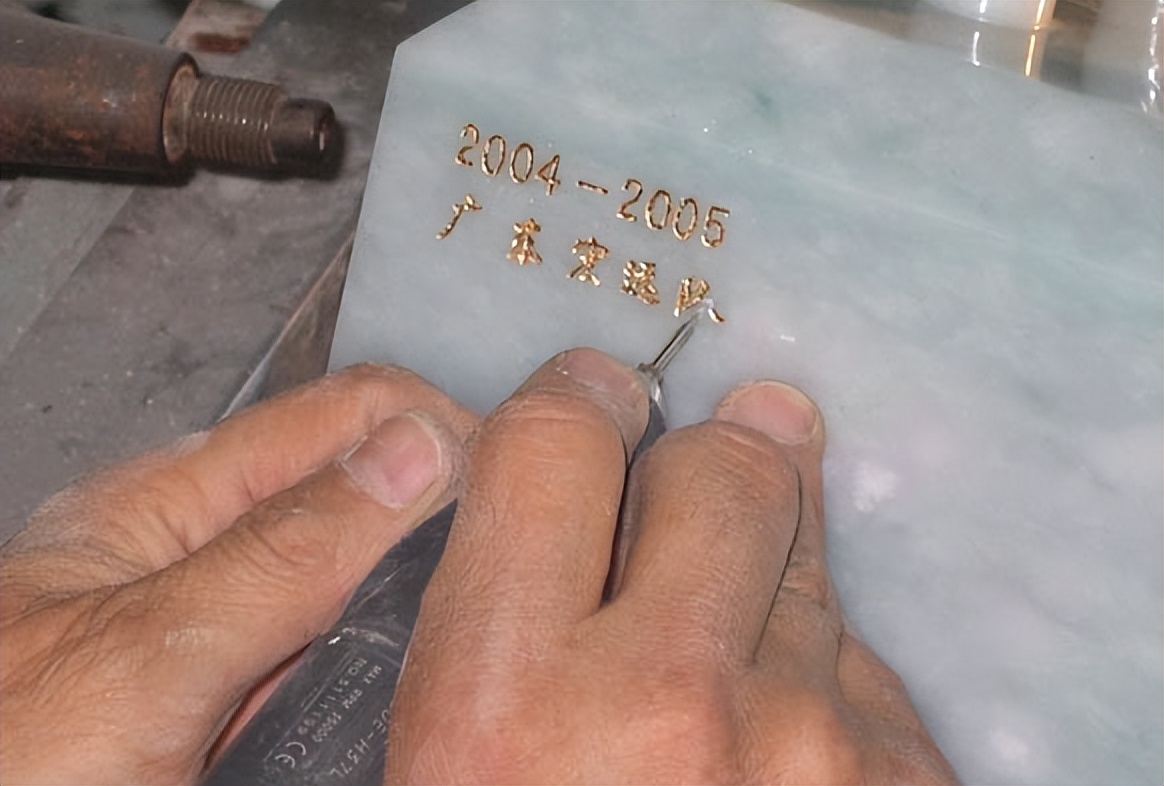 cba冠军杯为什么叫（辽宁男篮的夺冠奖杯，为何刻着广东的名字？和姚明没有一丁点关系）