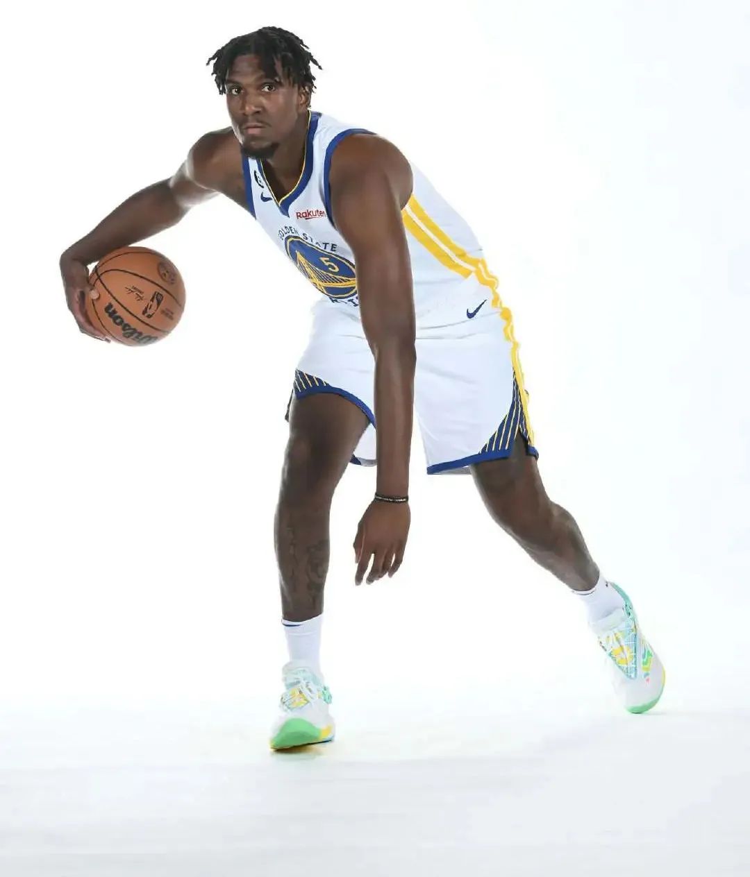 nba球鞋的牌子有哪些（NBA新赛季媒体日球鞋全盘点-眼花缭乱，惊喜不断）