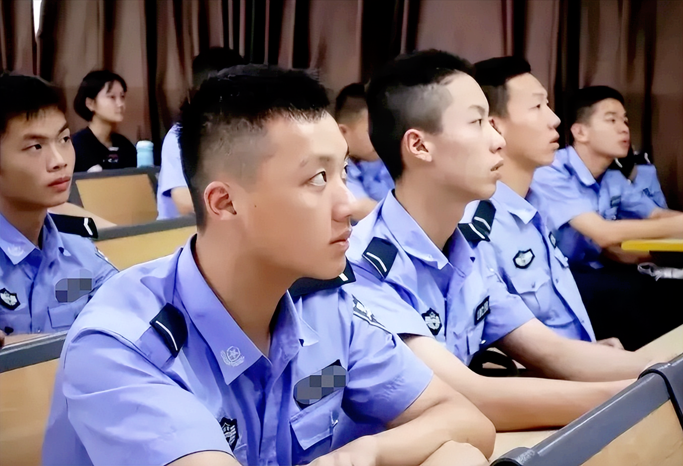 这所警校向初中生敞开大门，学满五年顺利毕业后，成功入警几率大