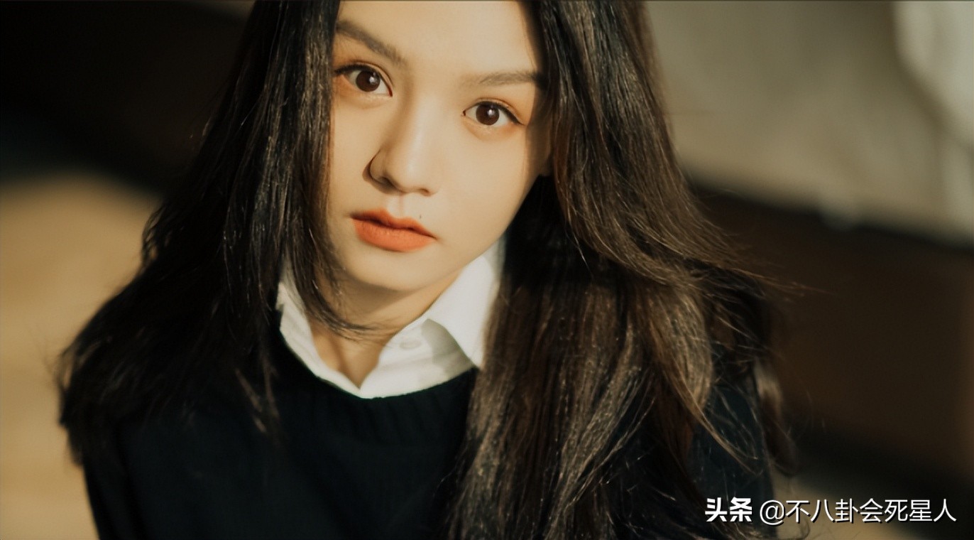 单看个个是美人，合照却开“大头特效”，这些女星被“虐惨”