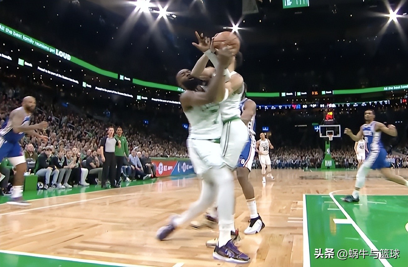 为什么nba带面具（詹姆斯戴黑色面具被禁止，为何布朗可以佩戴，难道是NBA双标？）-趣拿体育