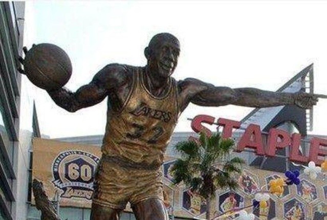 nba球员为什么要用镁粉（若球星立雕像用啥动作？詹皇选霸王步还是撒镁粉？反正库里无悬念）-华海博客