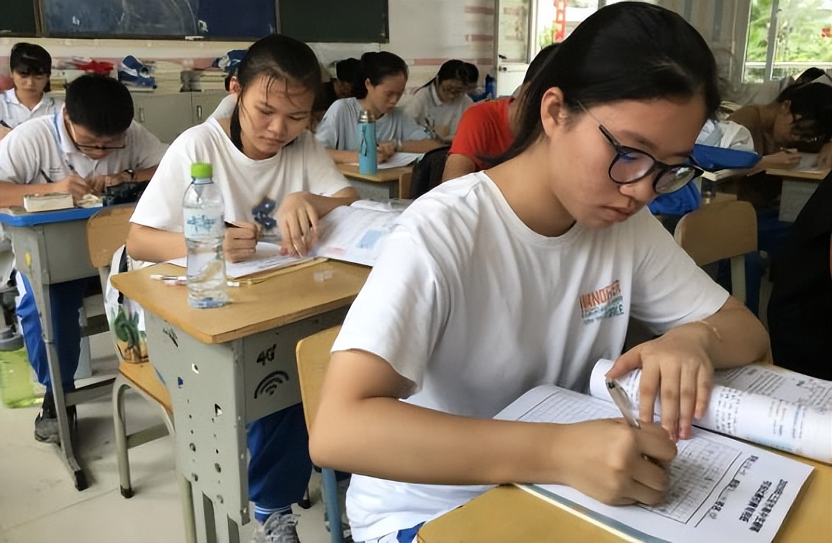 高考中的“神仙卷面”，字迹工整张弛有度，阅卷老师找不到扣分点