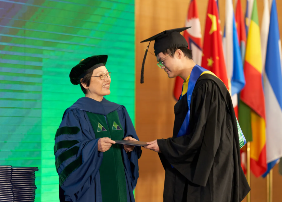 大学毕业以后，这4个证书就是找工作的“底牌”，在学校要考到手