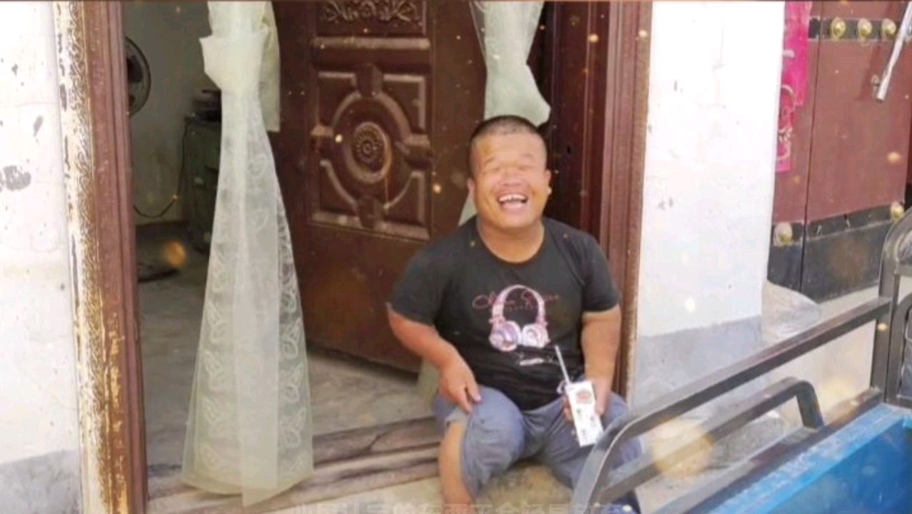 大衣哥门口充电桩之谜，为啥村民强烈抵制？网友：完全是摆设