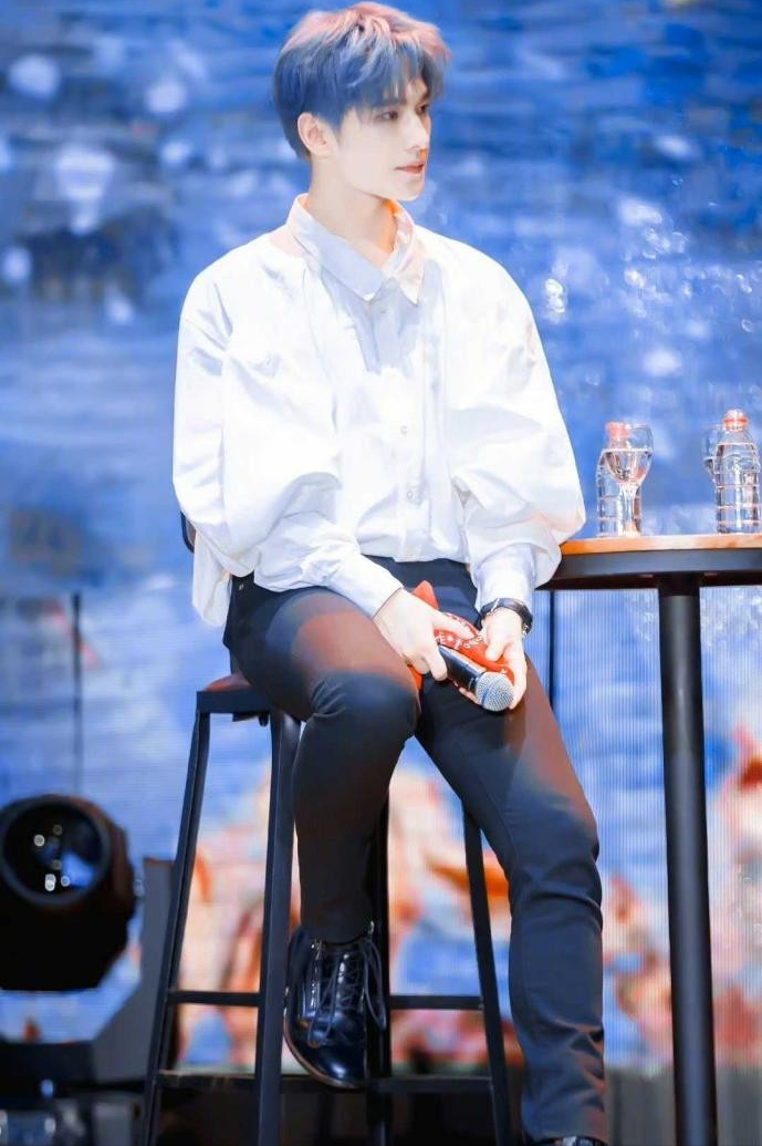 穿“白衬衫”的10位男星，个个“白衣胜雪”，气质干净