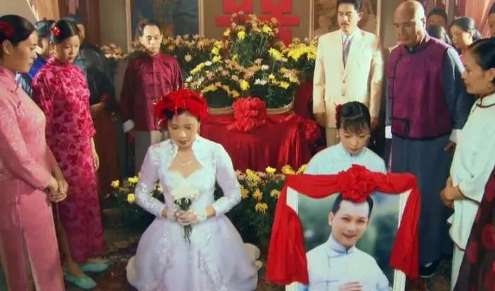 《大宅门》21年，10位演员境况差距巨大，女2号没落，女9号成顶流