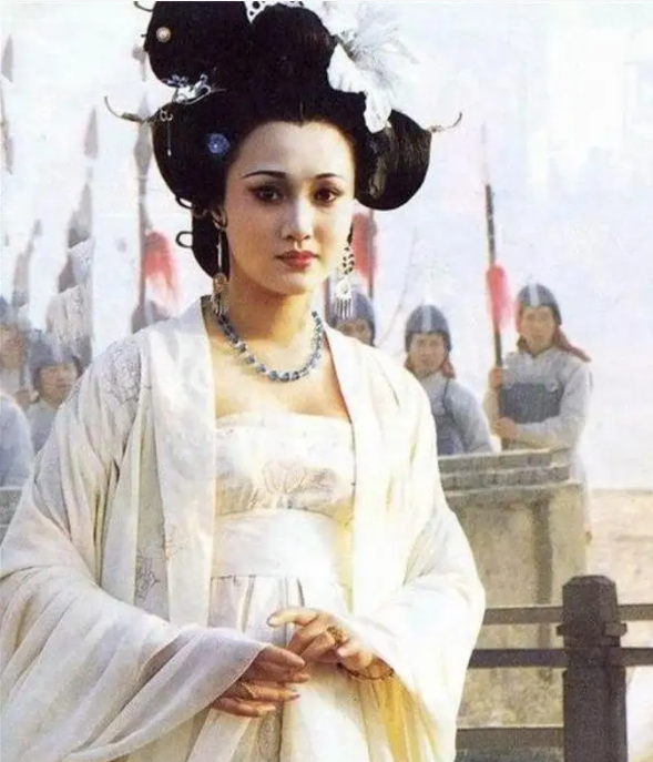 娱乐圈“白幼瘦”当道，我们有多久没看到过“珠圆玉润”的女星了