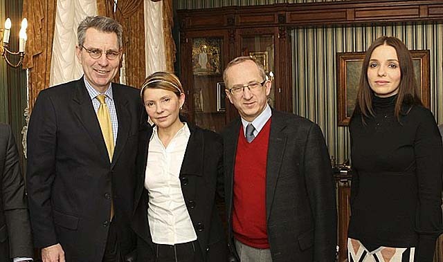 2011年季莫申科被曝牢房内与律师有染，乌监狱系统高官：视频真实