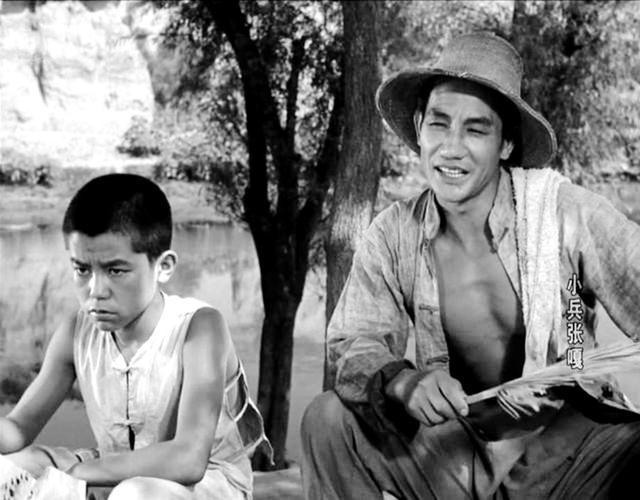 1963年,北京电影制片厂拍摄的电影《小兵张嘎》上映,安吉斯在其中饰演