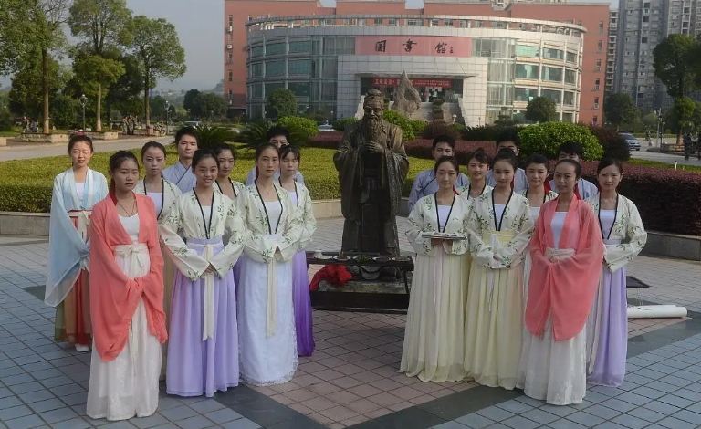 2022中医药大学排行榜，北中医位居榜首，湖南中医药大学跌出前10