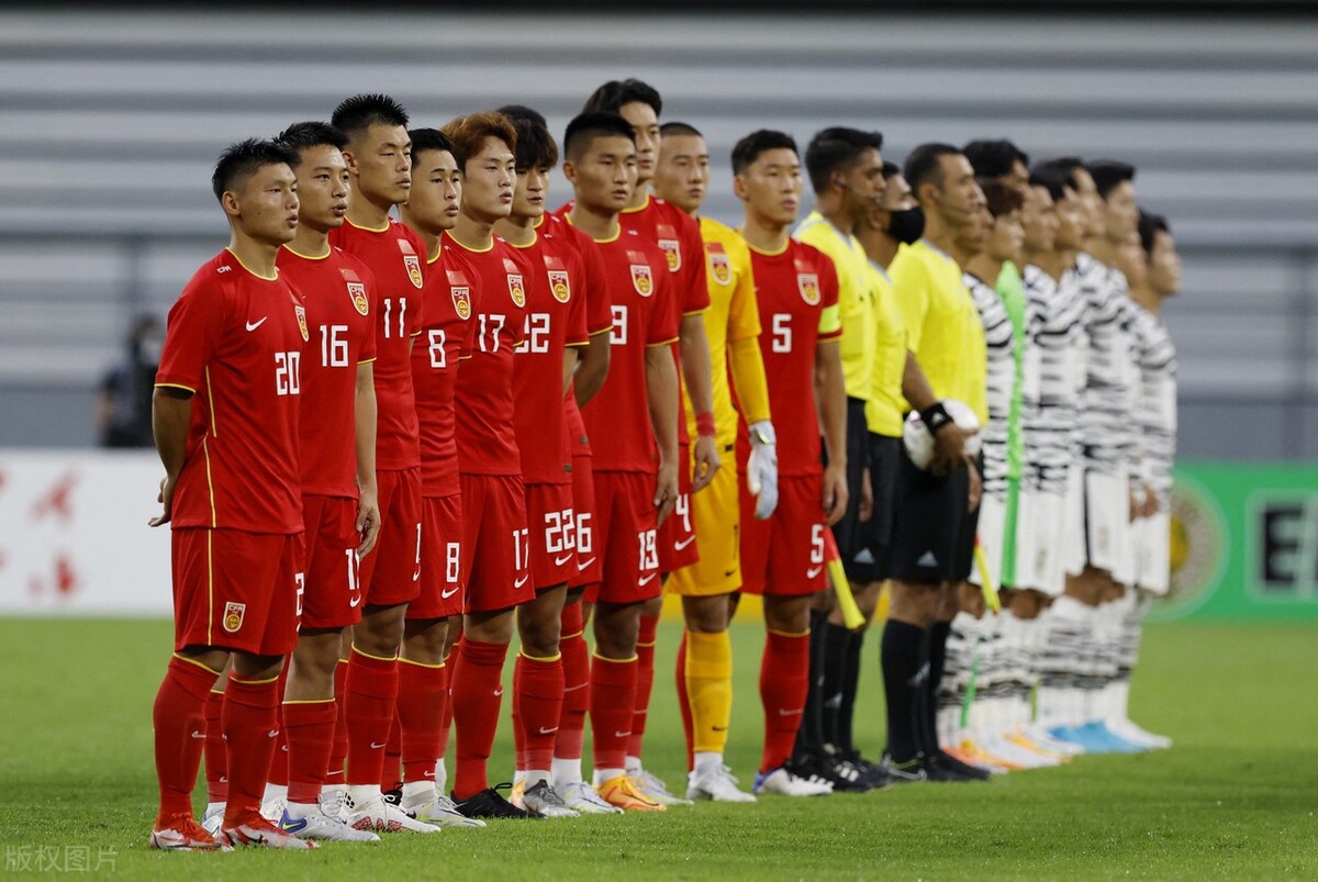 中国队对日本直播（CCTV5直播：中国男足VS日本男足，不惨败就是球迷的最低要求了）