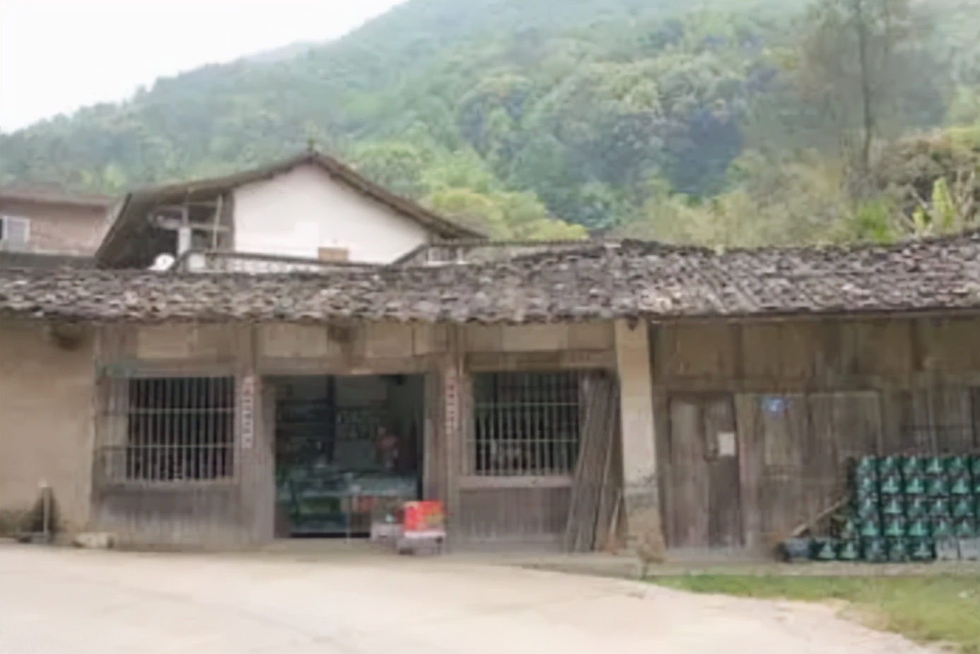 湖南的隐形富豪：拥有近2万家小卖部，靠服务穷人赚钱年入百亿