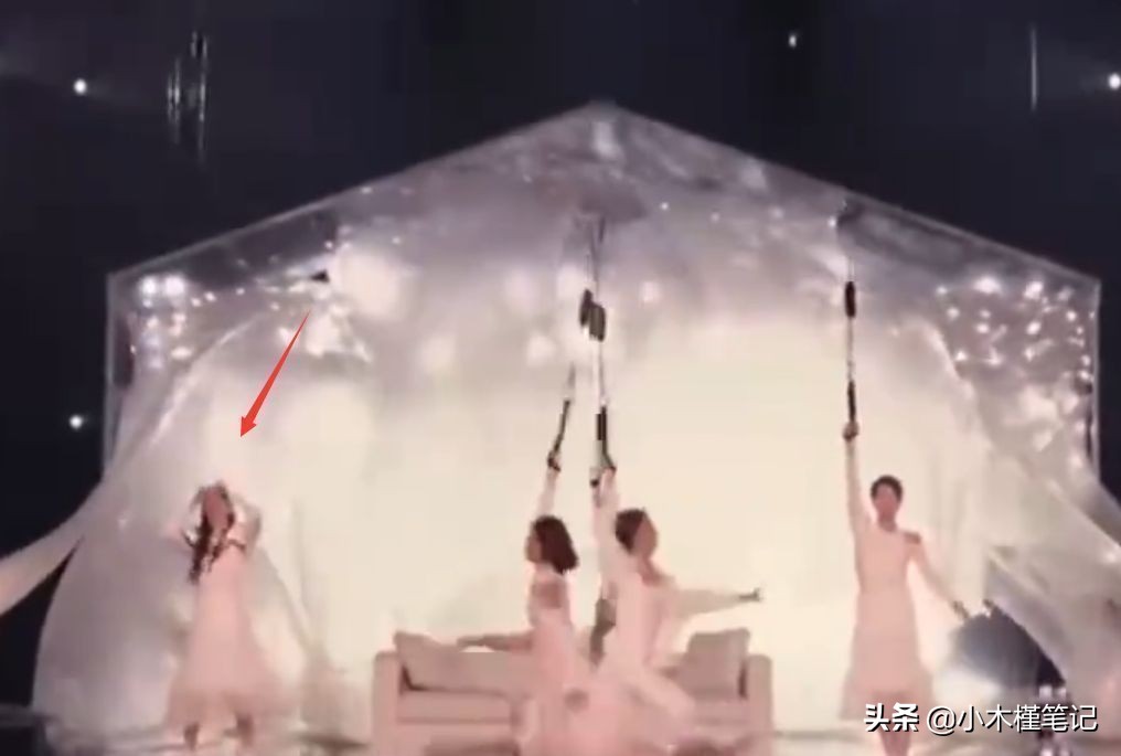 《乘风》三公舞台看点多，twins合体再现侧手翻，刘恋淘汰意难平