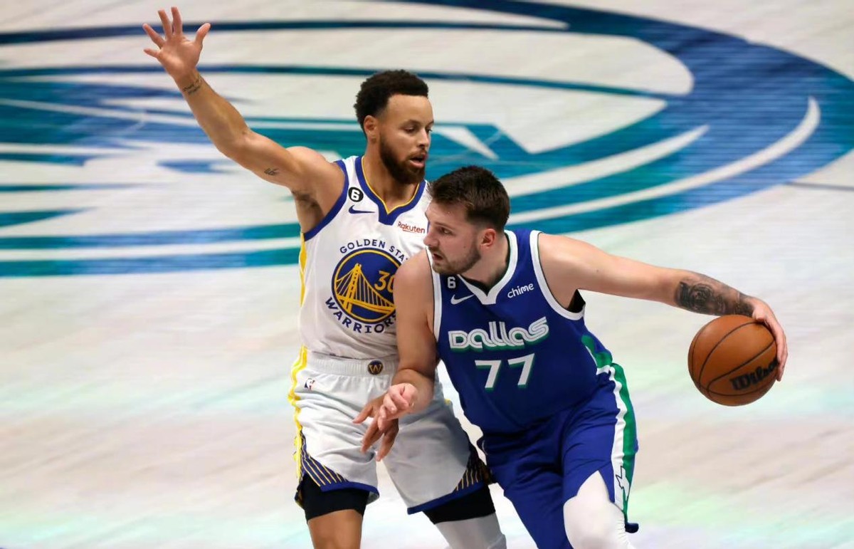 nba球隊為什么投三分（從微不足道的進攻手段，到收割比賽的利器，NBA三分的引進和成長）