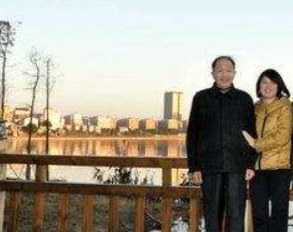 2012年，湖南38岁女教师追求65岁环卫工：除了你，别人都是将就