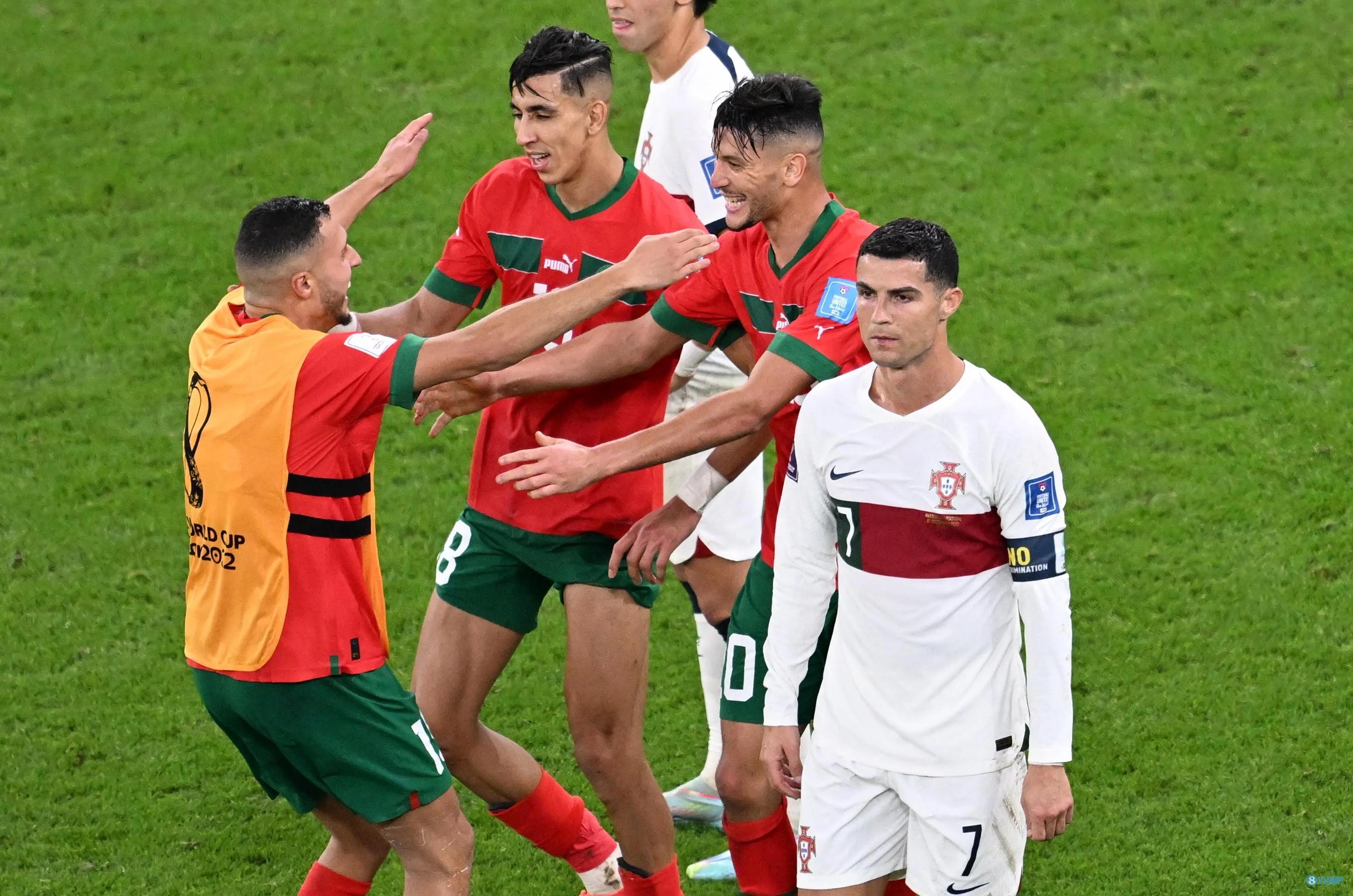 葡萄牙遭淘汰后众生相：C罗泪别赛场，佩佩怒喷阿根廷裁判
