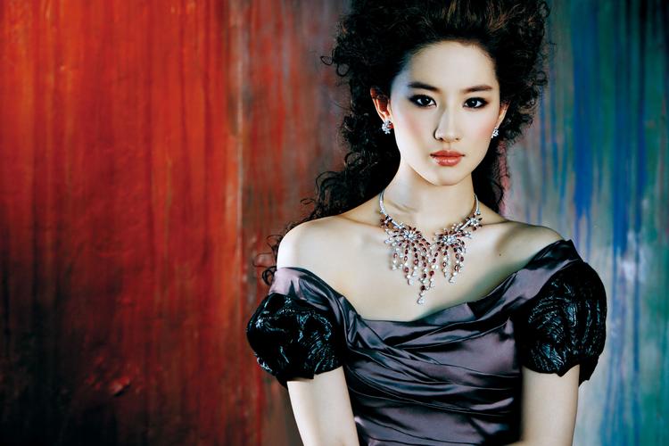 随着刘亦菲事业的腾飞和陈金飞新恋情的曝光,人们对他们未来的发展