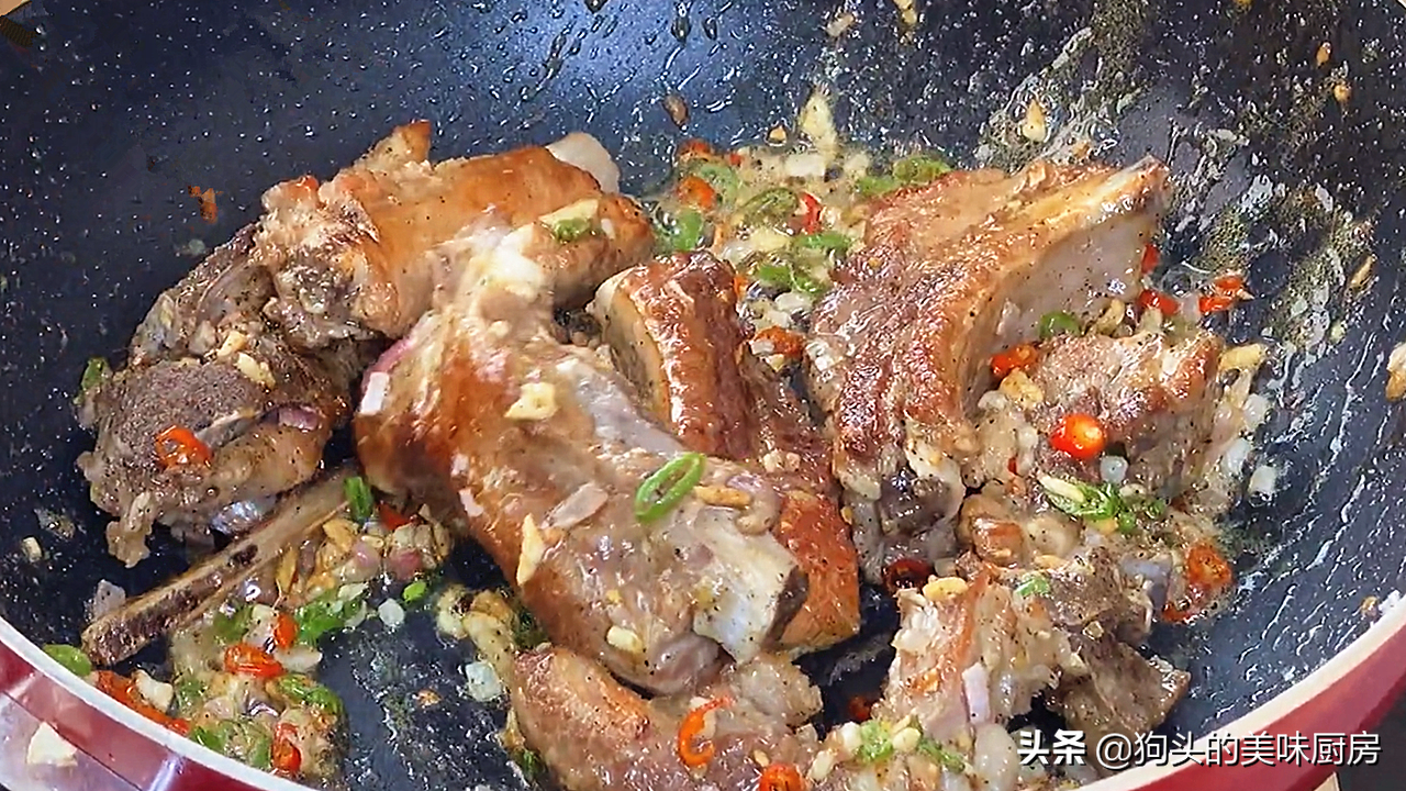 排骨这样做真的好吃，不仅有肉吃还有汤喝，肉汤鲜美，非常实用