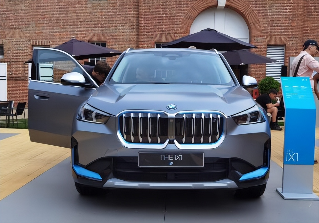 双电机四驱，车长4米5，5.7秒破百，全新宝马iX1实车亮相