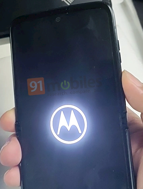 骁龙8 Plus+2800毫安电池，摩托罗拉Razr3曝光，续航能好吗？