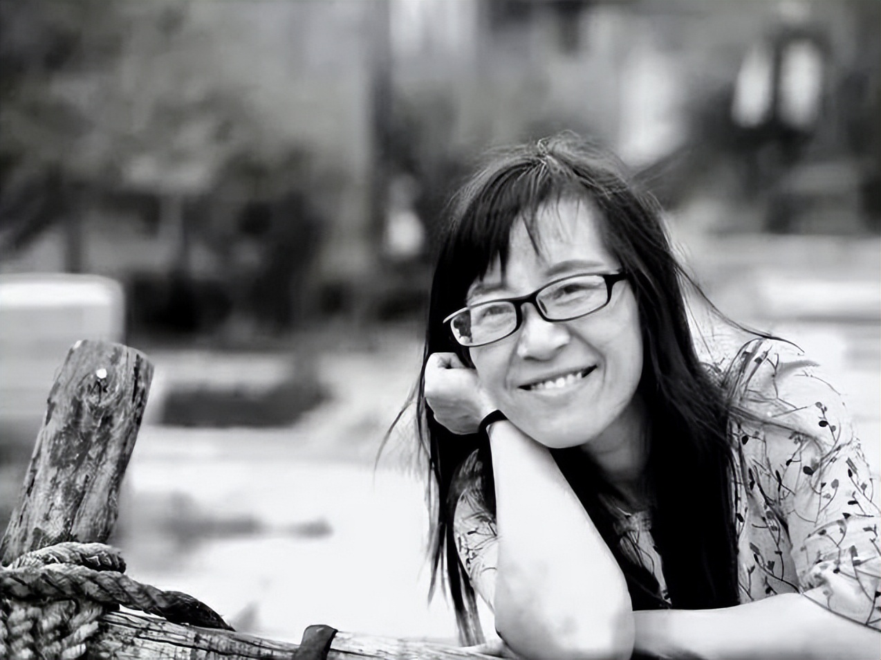 诗人余秀华：好不容易脱离苦海，转身又跳进火坑，图啥呢