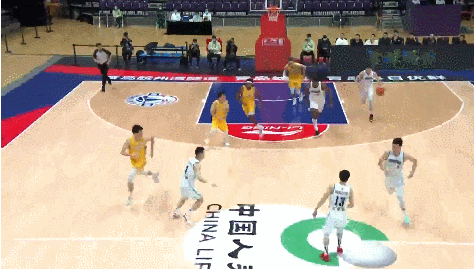 趙巖昊33 6（趙巖昊21分三分4中4威爾斯空砍33+6 青島不敵廣廈提前無緣季后賽）