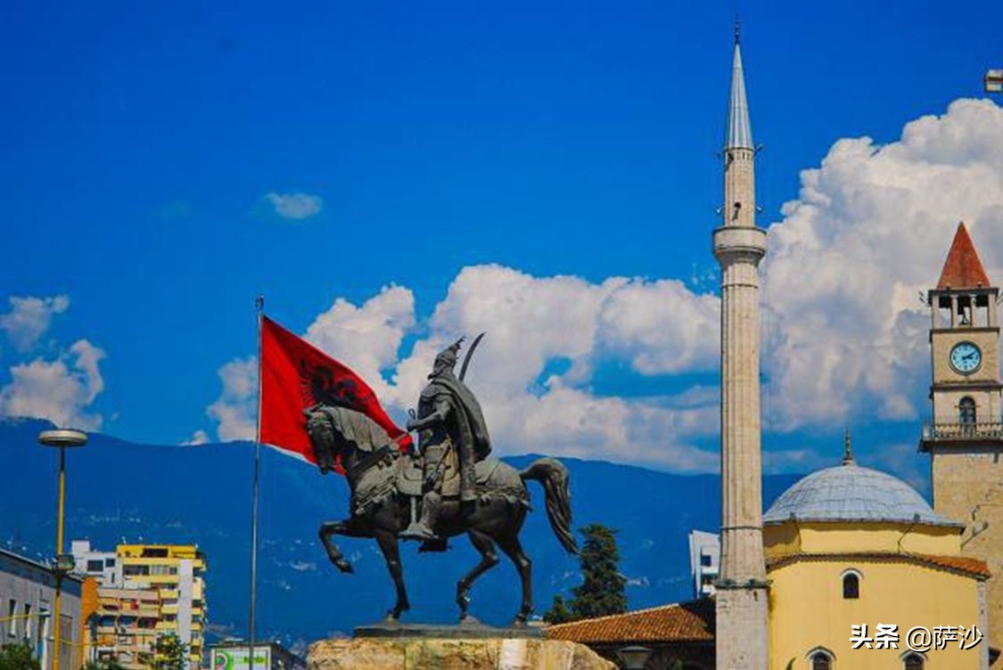 阿尔巴尼亚是支强大的球队(霍查是国家的大英雄还是破坏者？1946年1月11日阿尔巴尼亚建国)