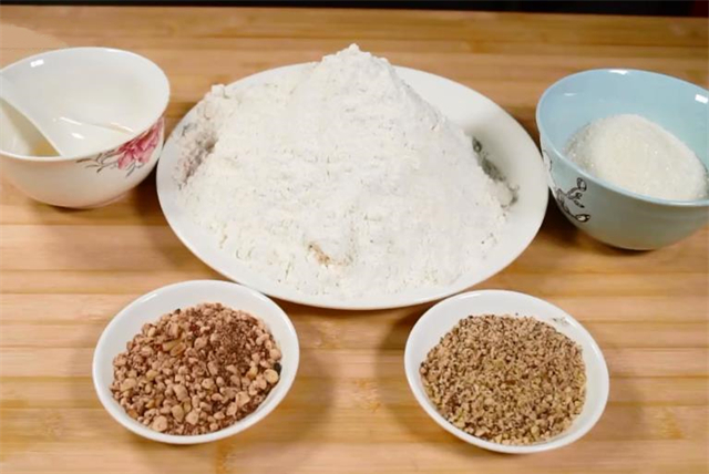 烫面油炸糕的制作方法和配方（油糕想要好吃烫面是关键）