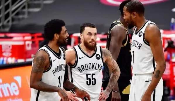 nba篮筐篮网为什么是白色的(在篮网队打出名堂的迈克-詹姆斯，为什么在NBA消失了？他去哪了)