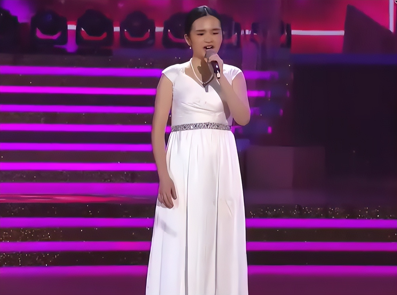 七一晚会15位女星一道风景线：汪明荃牡丹裙华贵，孟庆旸又出圈了