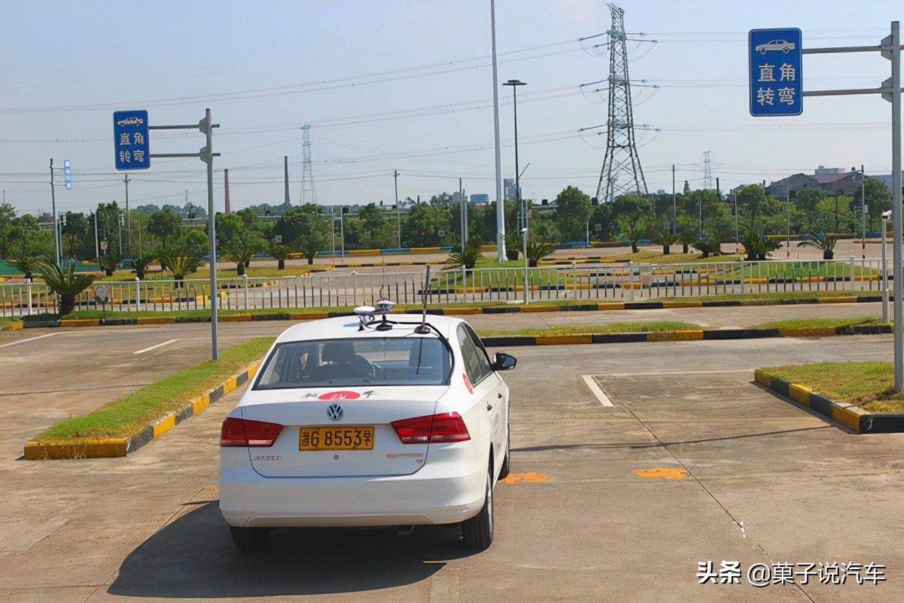 驾照考试，“网上预约”和“驾校报名”有啥区别？可别选错了