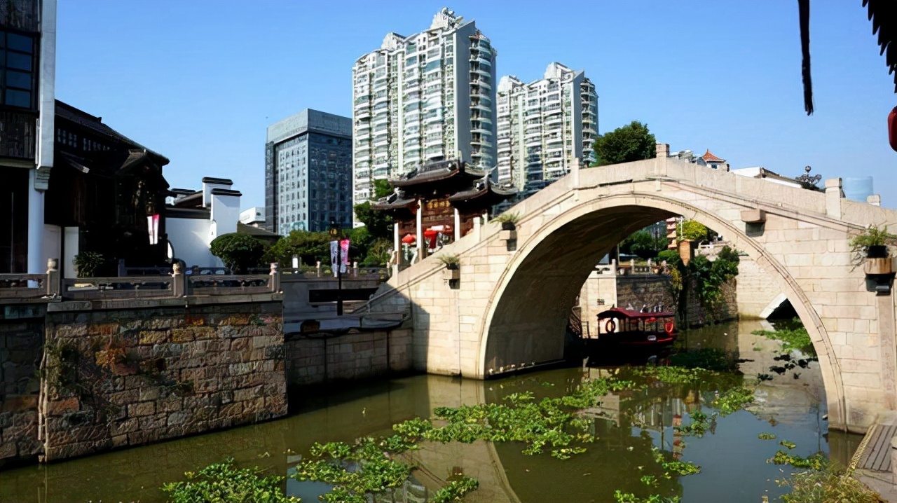 2015年，江苏女工意外收到1530万元的转账，来自15年前收养的孤儿