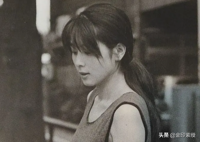 美貌与才华并重的日本国民歌手：坂井泉水