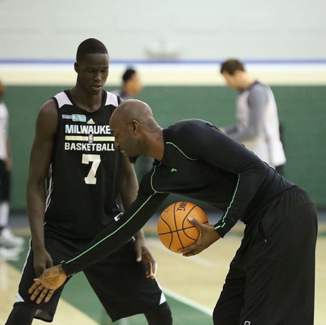 苹果手机为什么没有nba(因没买苹果手机，NBA生涯被毁？第2个字母哥，就这么被废了！可惜)