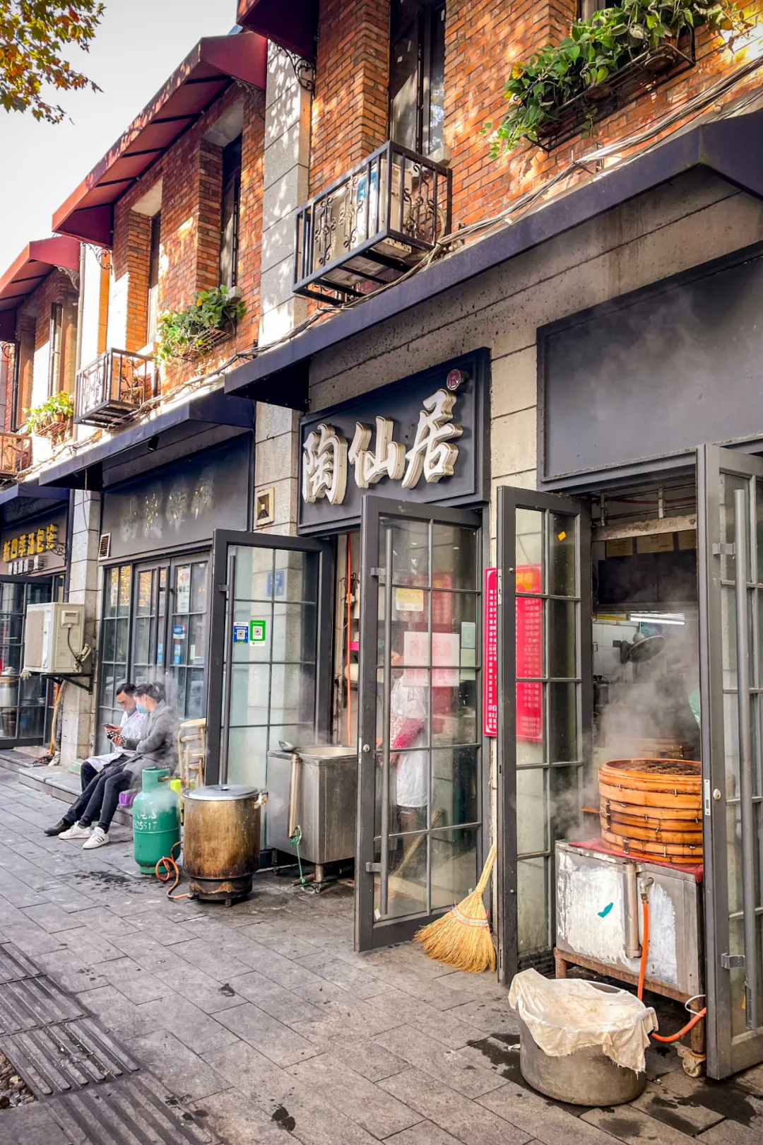 论排队，我只服武汉这几家藏在路边的美食店