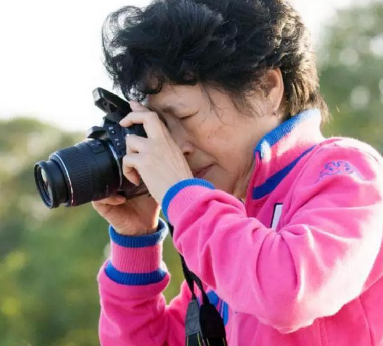 中国第三个乒乓球世界冠军是谁(60年代女乒世界冠军，晚年主动搬进养老院，在除夕夜孤独离世)