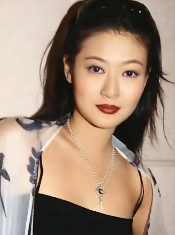 他年赚56亿花20亿泡妞,家中养着百位美女,晚年留给儿子26亿巨债