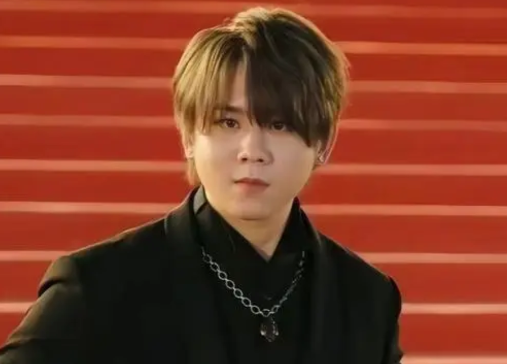 香港顶流姜涛落魄?秘恋发型师身材胖成球,门票跌至10元没人看-蘑菇号