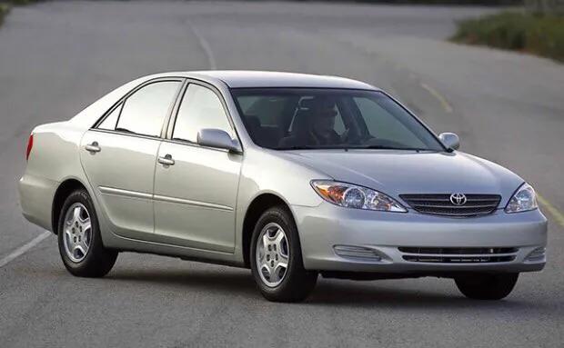 盘点历代丰田凯美瑞,网友公认第六代最经典,你同意吗?