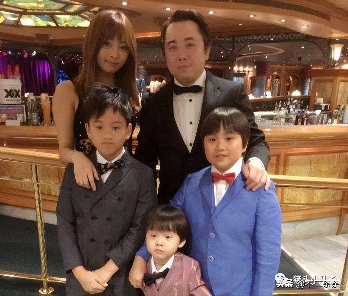 父亲啃他，他啃儿子，这个家族从未逃离童星魔咒