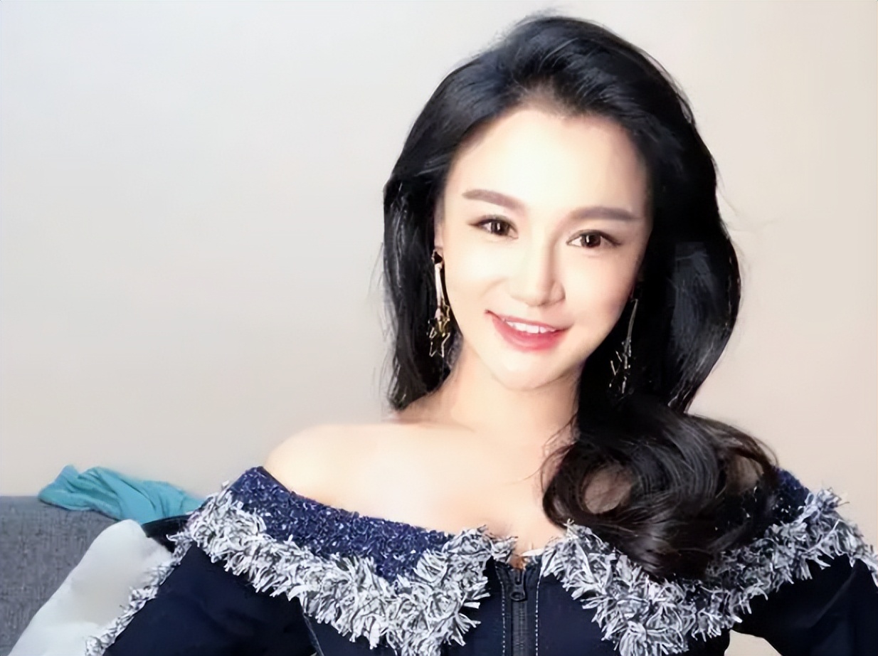 冉莹颖：为爱从央视辞职，一年被甩23次，为救邹市明生三胎存血？